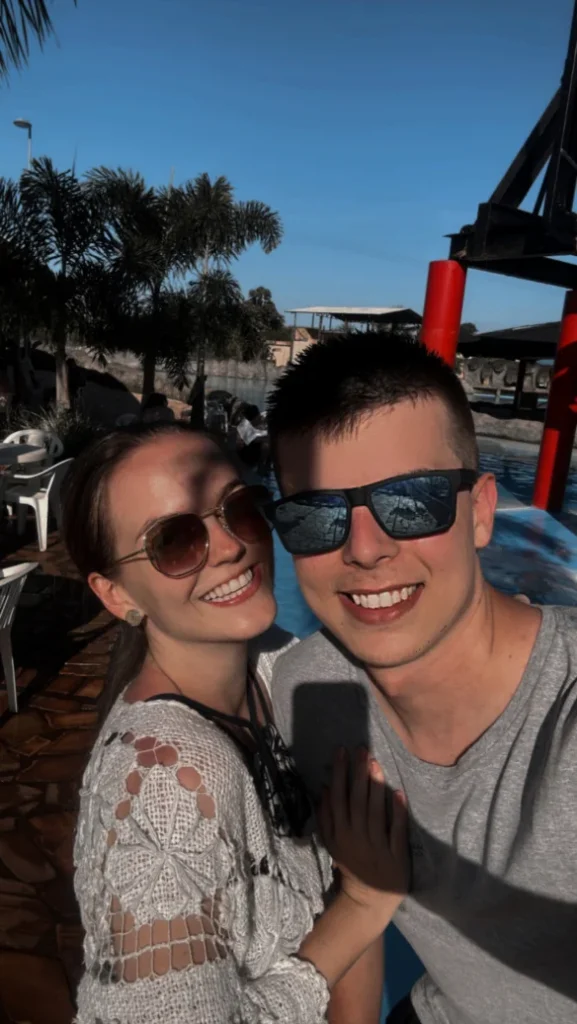 D8CB4AE9-A0F0-475E-8313-20CCC27E2A6A